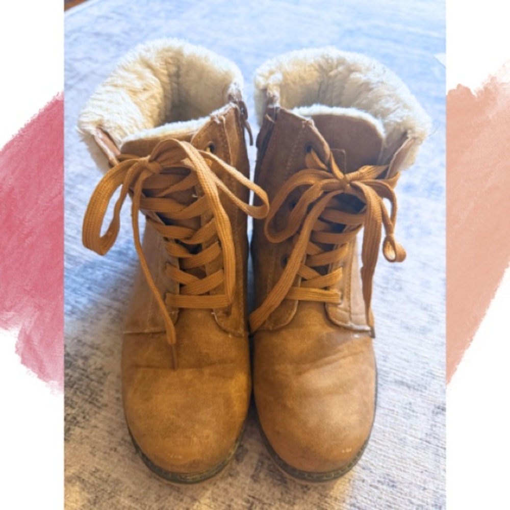 Tan Lace-Up Boots with Fur Lining